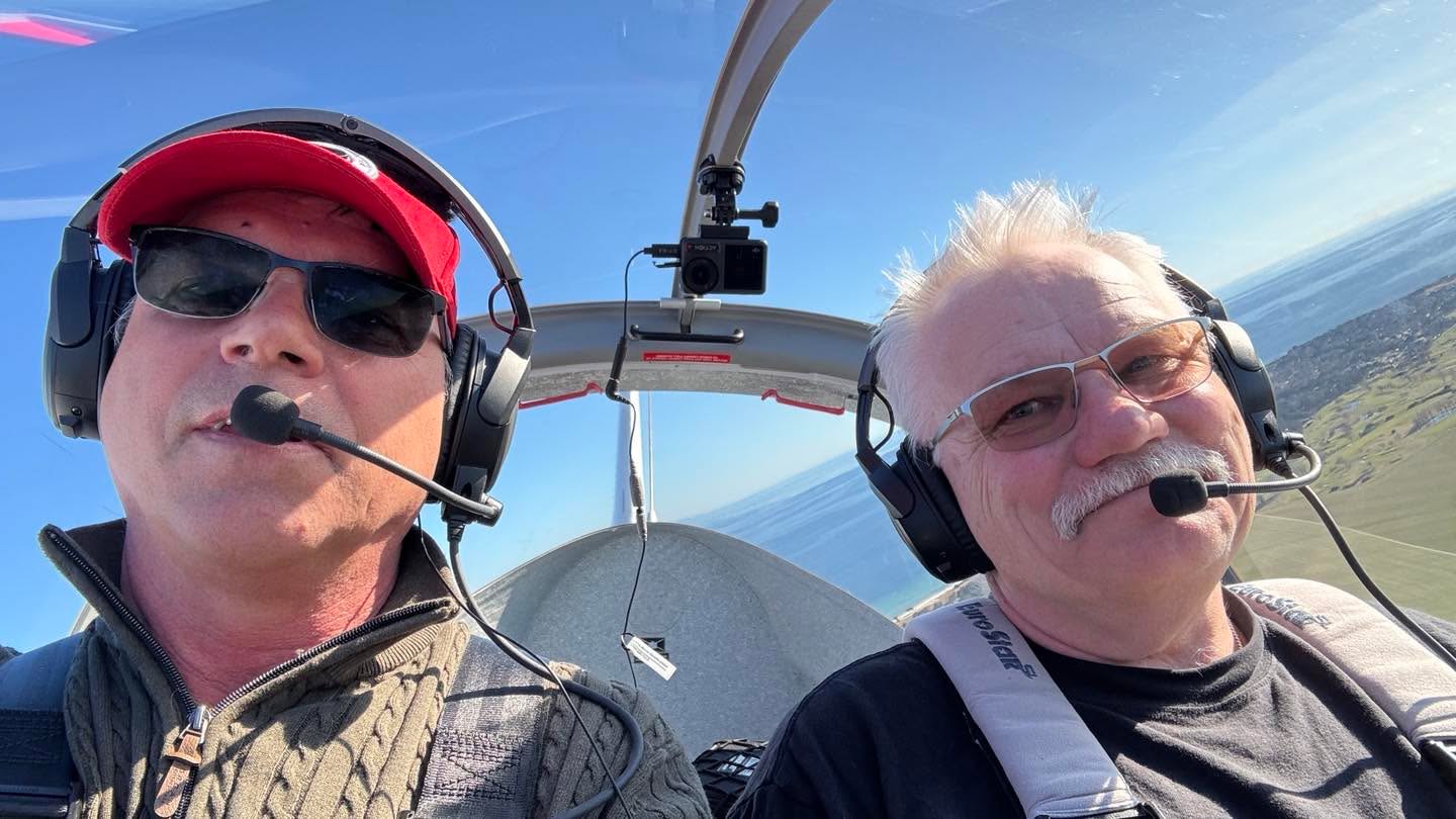 Så är våren här och piloterna kommer ut ur sina vinter iden. Ett bra skolpass i dag här på klubben